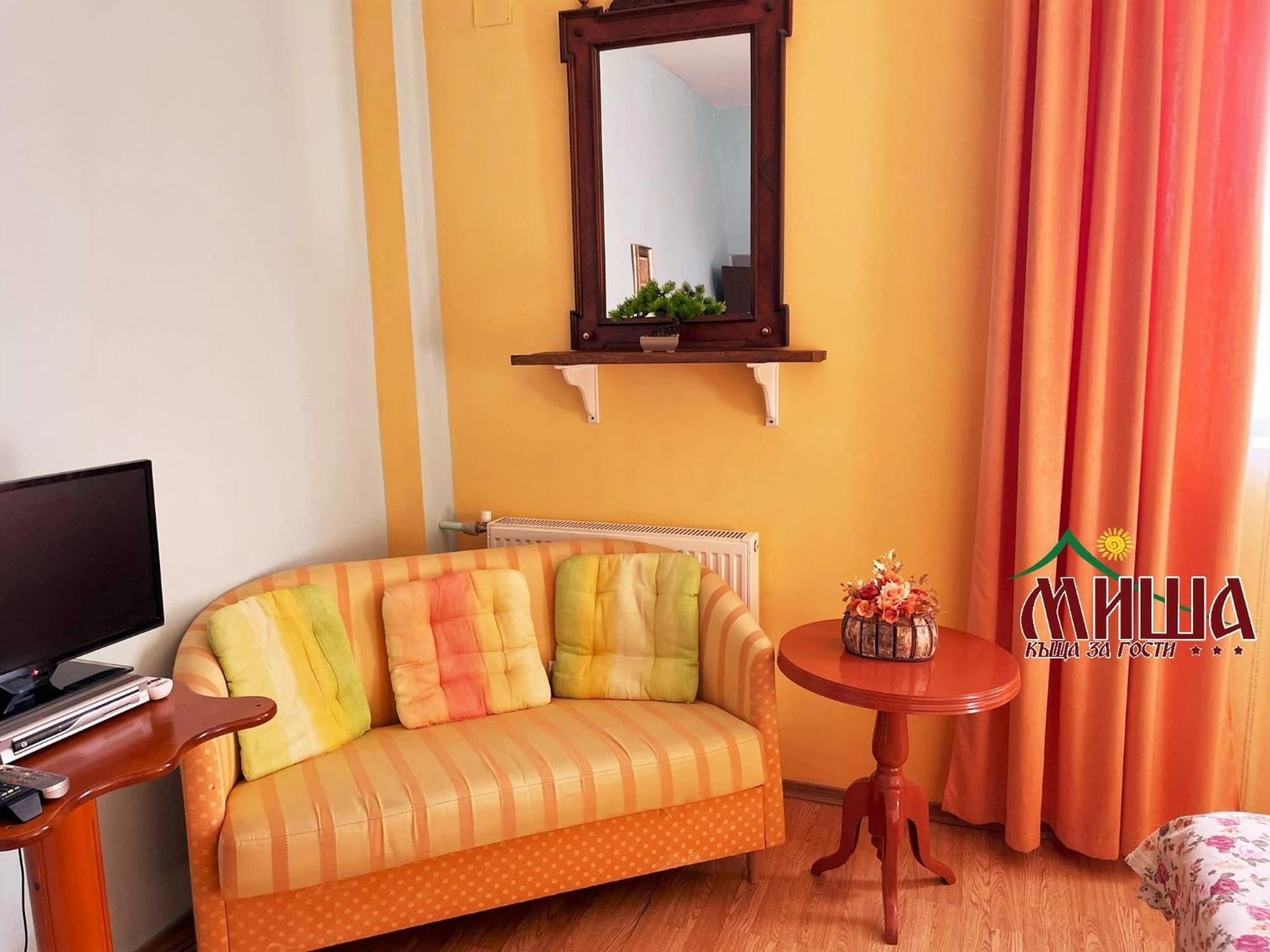 Guest House Misha Petrevene Buitenkant foto