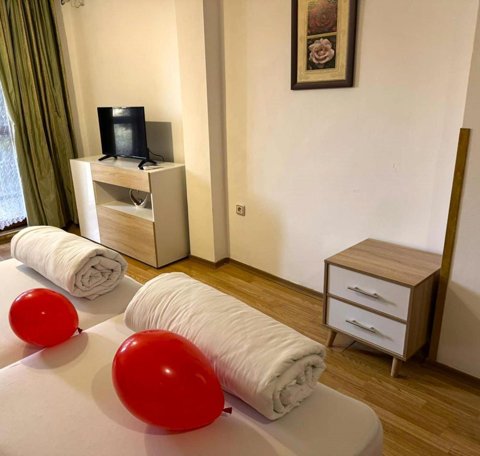 Guest House Misha Petrevene Buitenkant foto