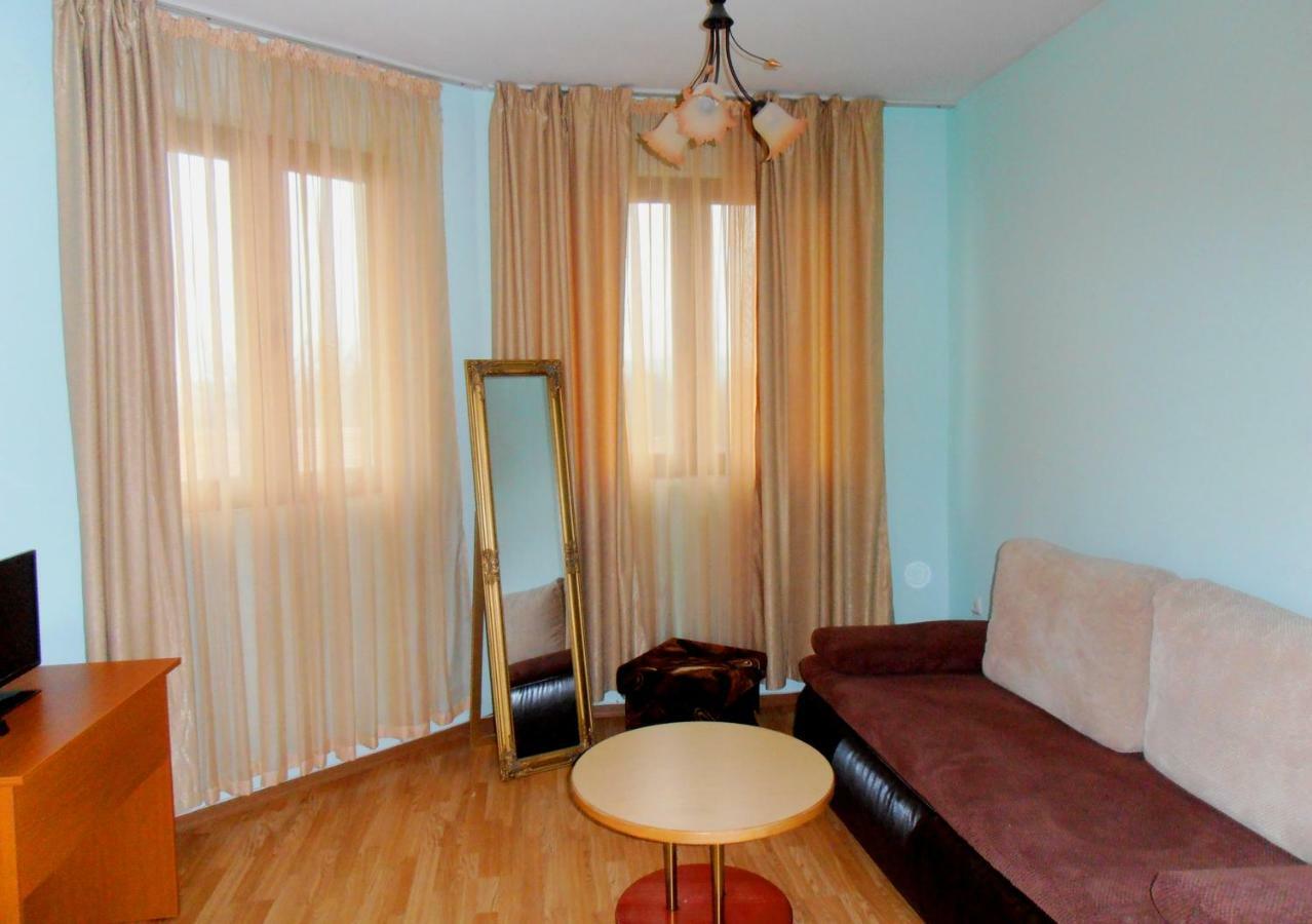 Guest House Misha Petrevene Buitenkant foto
