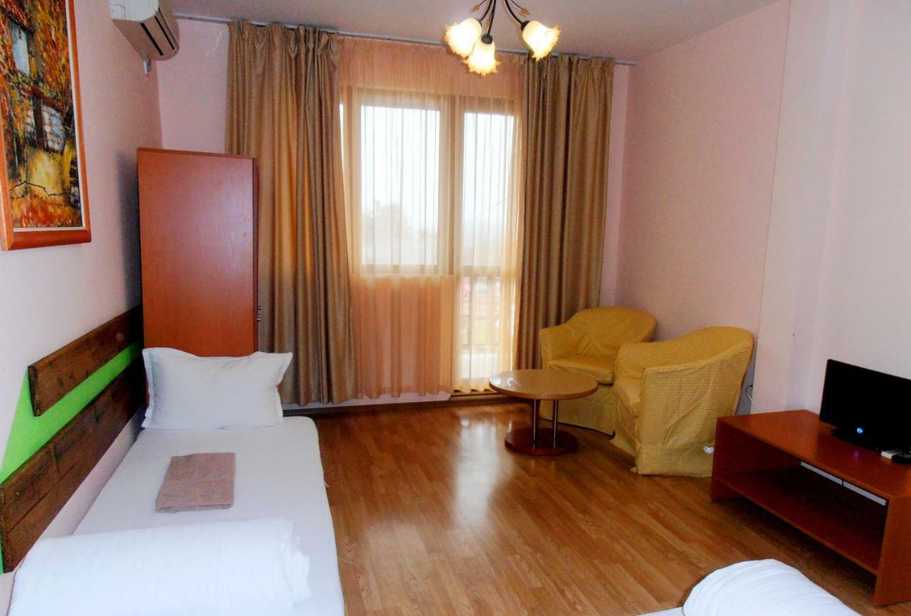 Guest House Misha Petrevene Buitenkant foto