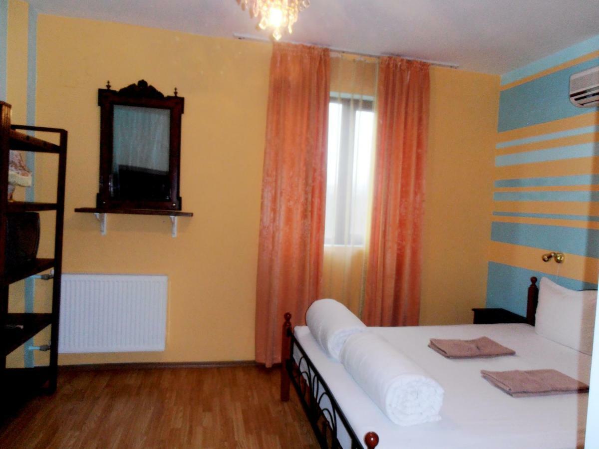 Guest House Misha Petrevene Buitenkant foto