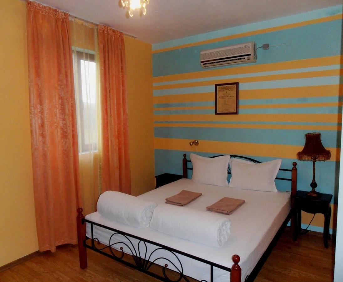Guest House Misha Petrevene Buitenkant foto